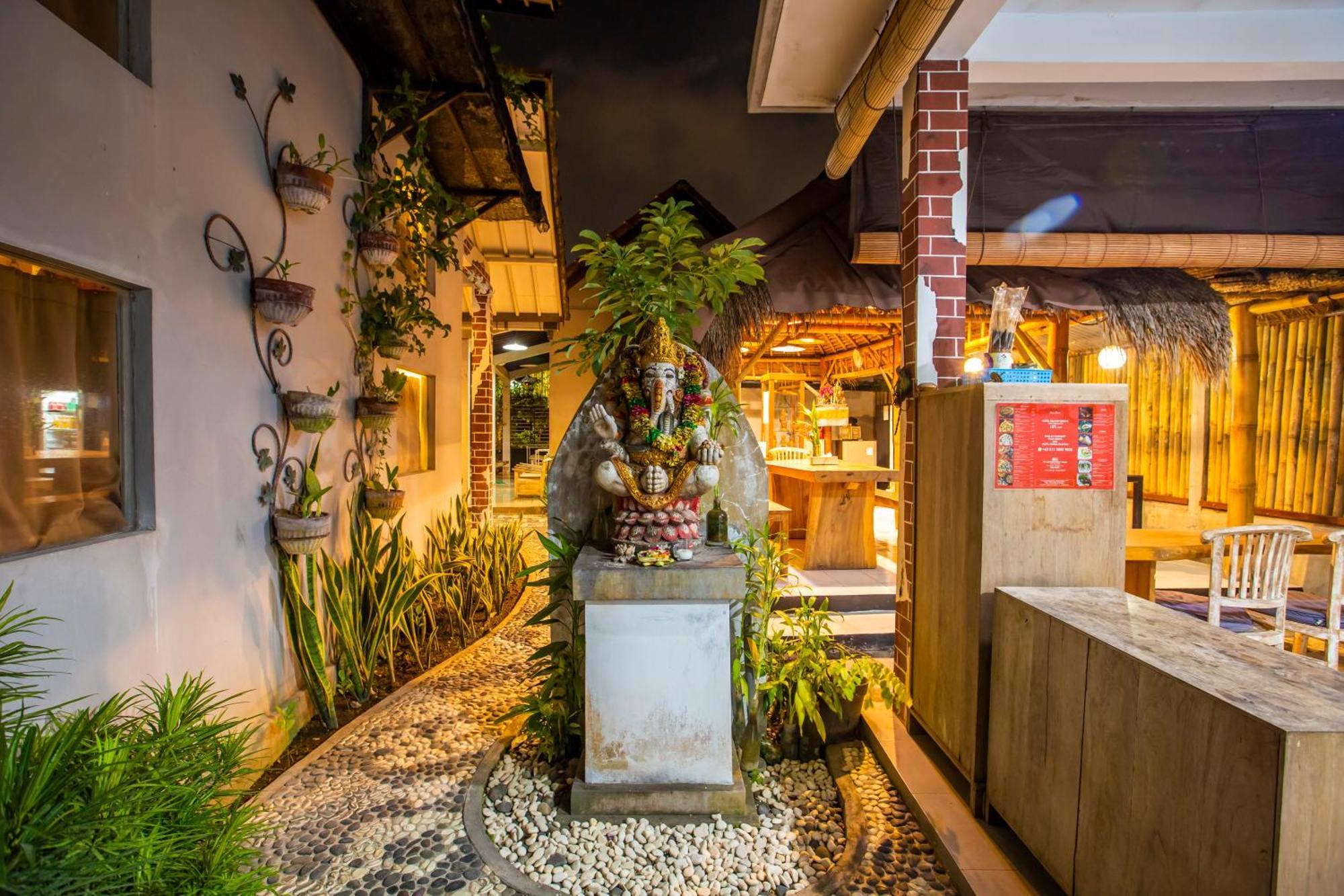 Hostel The Nest Canggu